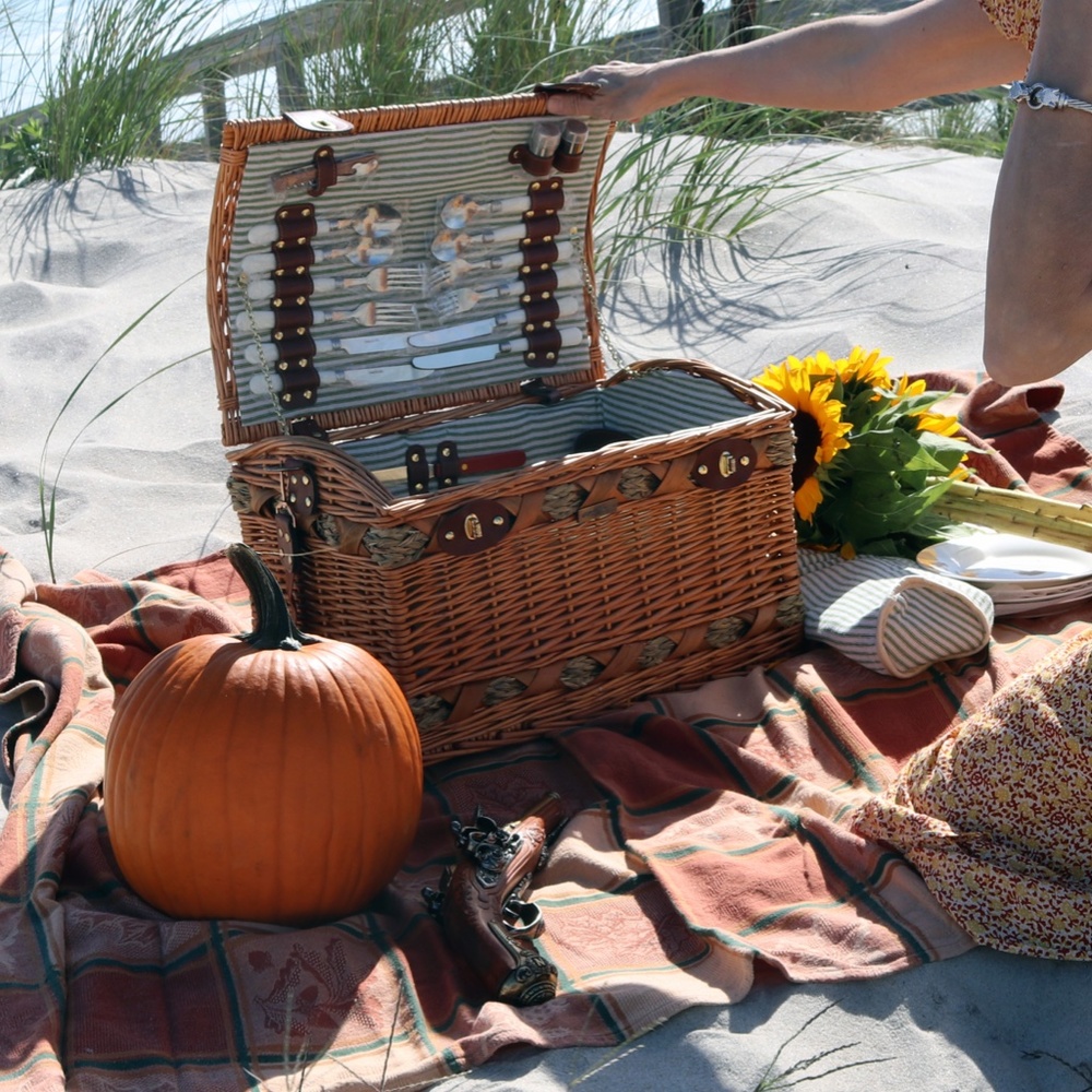 Luxury Treasure Chest Picnic Basket For Four - Picture 6 of 9